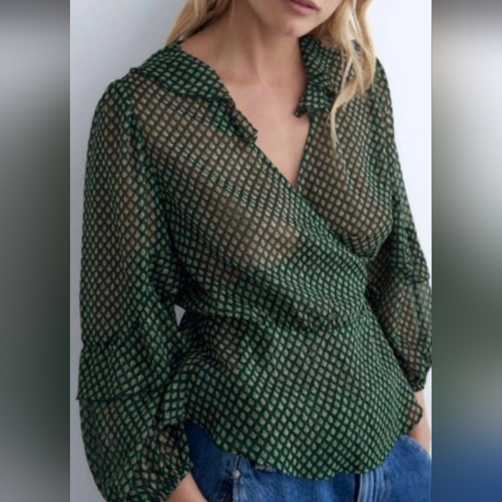 Women's Zara Patterned Blouse Size M nwt.